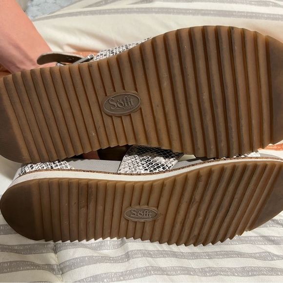 Sandals - Picture 3 of 4